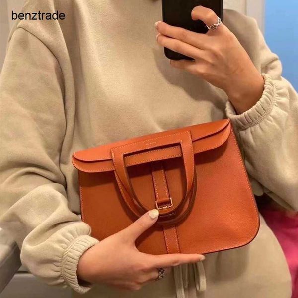 h halza luxurys handbags spring and summer 2023 new leather briefcase with lychee pattern on the layer
h halza luxurys handbags spring and summer 2023 new leather briefcase with lychee pattern on the layer