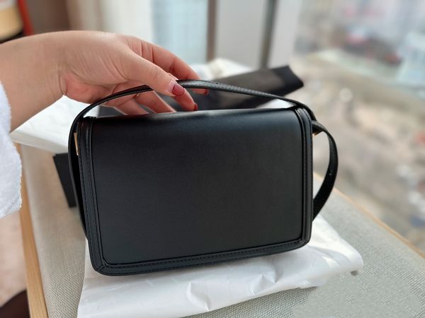 (shoulder bag)women's classic shoulder bag fashion luxury designer bag,the new design, the feeling and the flexibility of the leather a
(shoulder bag)women's classic shoulder bag fashion luxury designer bag,the new design, the feeling and the flexibility of the leather a