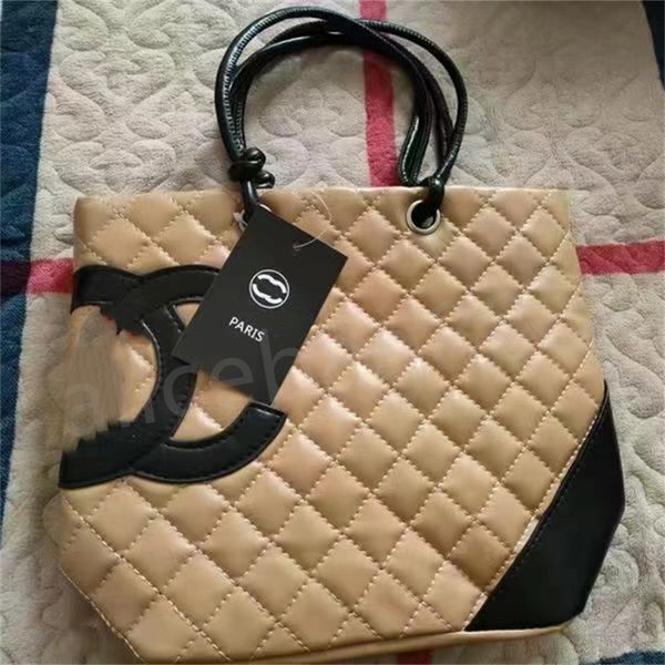 new designer c brand shoulder bag man woman lovers luxurious fashion new leisure women's bucket shopping large capacity messenger handb
new designer c brand shoulder bag man woman lovers luxurious fashion new leisure women's bucket shopping large capacity messenger handb