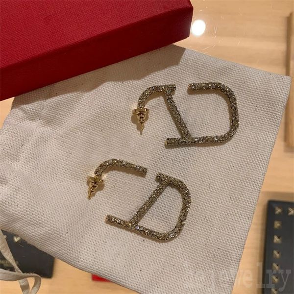 alloy diamonds lady designer earrings iced out simple new love silver color street v letter pattern charm ohrringe luxurious plated gold ear, Golden;silver
alloy diamonds lady designer earrings iced out simple new love silver color street v letter pattern charm ohrringe luxurious plated gold ear, Golden;silver