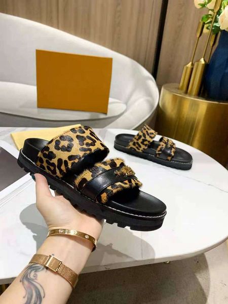 brand new womens leopard print slippers casual beach slippers shoe flip flops metal logo size 35-42, Black
brand new womens leopard print slippers casual beach slippers shoe flip flops metal logo size 35-42, Black