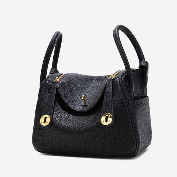 2023 luxury designer bags original new versatile mother bag lindys large capacity doctor one shoulder handheld pillow medicine b89f
2023 luxury designer bags original new versatile mother bag lindys large capacity doctor one shoulder handheld pillow medicine b89f