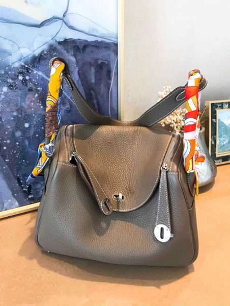 2023 luxury designer bags original new leather women's bag layer cowhide lindys gold button doctor single shoulder portable medicine h1
2023 luxury designer bags original new leather women's bag layer cowhide lindys gold button doctor single shoulder portable medicine h1