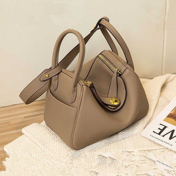 2023 luxury designer bags original new versatile litchi pattern women's bag mother's lindys's doctor's shoulder hand pil
2023 luxury designer bags original new versatile litchi pattern women's bag mother's lindys's doctor's shoulder hand pil