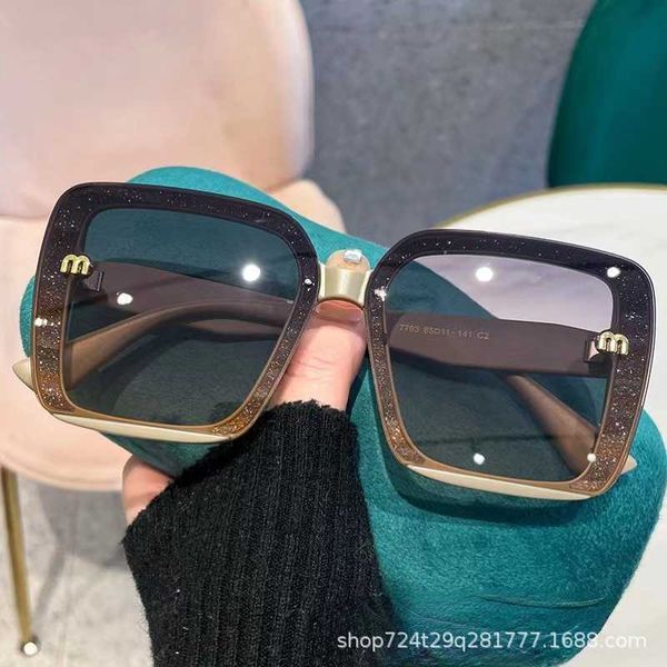 frames 2023 new fashion net red tide with square glitter pink frame feeling sunglasses, White;black
frames 2023 new fashion net red tide with square glitter pink frame feeling sunglasses, White;black