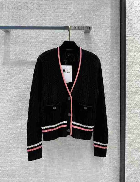 women's sweaters designer 2023 new spring summer milan runway v neck long sleeve sweater high end jacquard sweate v6np, White;black
women's sweaters designer 2023 new spring summer milan runway v neck long sleeve sweater high end jacquard sweate v6np, White;black