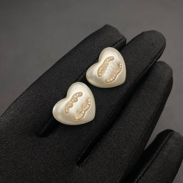 never fading brand designer letter earrings ear stud fashion womens crystal pearl heart earring elegance simple ladies wedding party jewelry, Golden;silver
never fading brand designer letter earrings ear stud fashion womens crystal pearl heart earring elegance simple ladies wedding party jewelry, Golden;silver