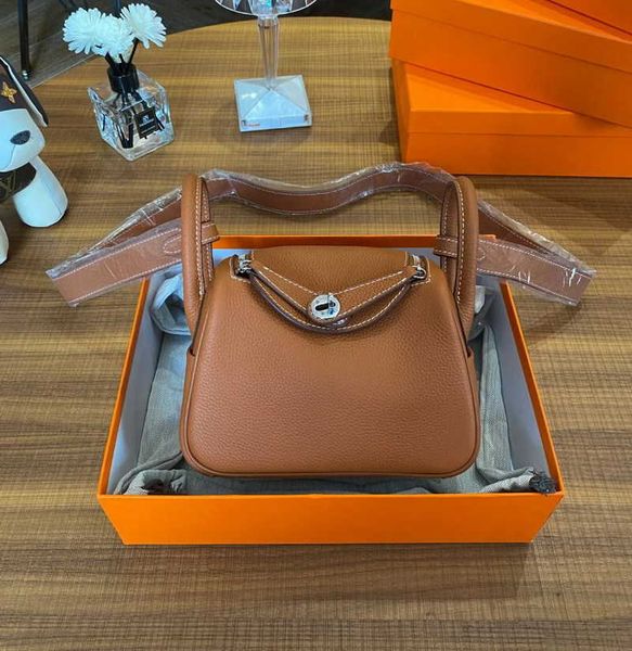 2023 luxury bags original designer new h layer cow leather togo 19cm mini lindys bag messenger medicine women's 15 5s8x
2023 luxury bags original designer new h layer cow leather togo 19cm mini lindys bag messenger medicine women's 15 5s8x