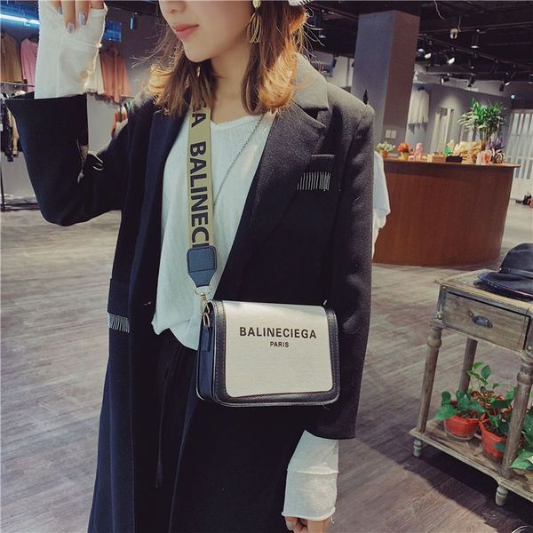 2023 b luxury wallets classic luxury chain bags fashion plaid flower brand wallet vintage ladies brown leather handbag designer shoulder bag, Red;black
2023 b luxury wallets classic luxury chain bags fashion plaid flower brand wallet vintage ladies brown leather handbag designer shoulder bag, Red;black