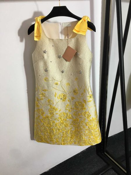 23ss designer women brand vest dress bright silk jacquard heavy industry nail drill bow dress summer womens clothes, Black;gray
23ss designer women brand vest dress bright silk jacquard heavy industry nail drill bow dress summer womens clothes, Black;gray