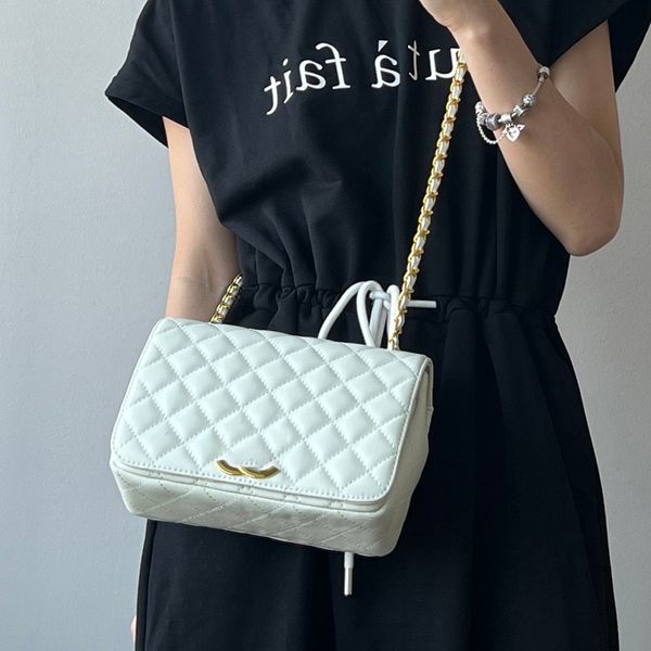 luxury designer vinatge cross body quilted bags black white diamond lattice classic full flap gold metal hardware matelasse chain crossbody
luxury designer vinatge cross body quilted bags black white diamond lattice classic full flap gold metal hardware matelasse chain crossbody
