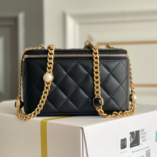 10A Mirror quality Designer Cosmetic Bags 17CM Luxuries Vanity Case Sheepskin Gem chain Bag With Box C257 
10A Mirror quality Designer Cosmetic Bags 17CM Luxuries Vanity Case Sheepskin Gem chain Bag With Box C257