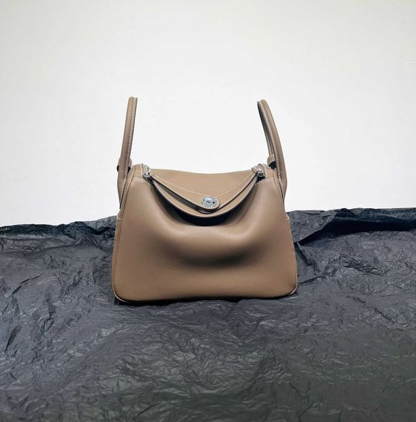 high-end original designer luxury bags wax line swift layer cow leather lindys 26 shoulder bag doctor women's nrna
high-end original designer luxury bags wax line swift layer cow leather lindys 26 shoulder bag doctor women's nrna