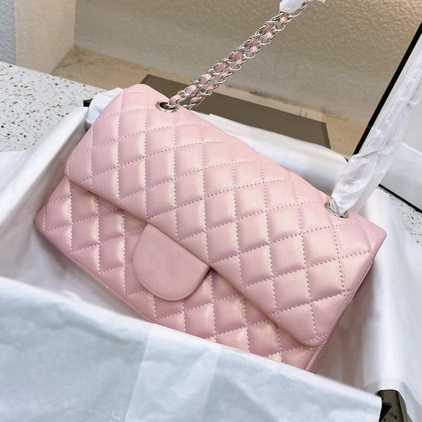 totes 2022ss iridescent pearly pink classic double flap bags with silver metal hardware chain crossbody shoulder luxury designer tote m qoet
totes 2022ss iridescent pearly pink classic double flap bags with silver metal hardware chain crossbody shoulder luxury designer tote m qoet