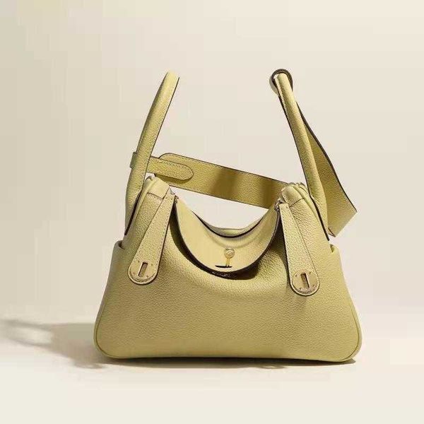 the luxury designer bags original first layer cow leather gold buckle lindi bag with large capacity togo doctor 2023 new women's should
the luxury designer bags original first layer cow leather gold buckle lindi bag with large capacity togo doctor 2023 new women's should