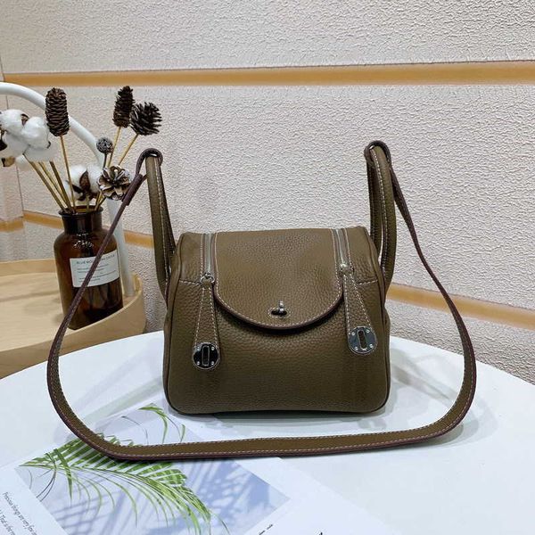 2023 luxury bags original designer new cow skin litchi pattern 22cm mini silver buckle lindys bag leather women's doctor medicine 2gz1
2023 luxury bags original designer new cow skin litchi pattern 22cm mini silver buckle lindys bag leather women's doctor medicine 2gz1