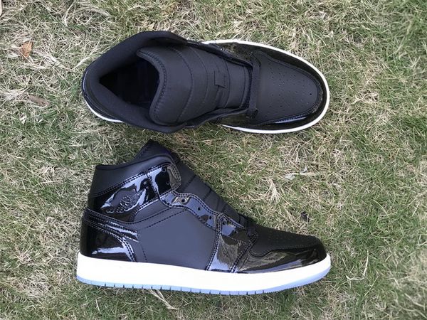 shoes space jam 1s mens black white blue dv1308-004 men women trainers sports sneakers us7-12
shoes space jam 1s mens black white blue dv1308-004 men women trainers sports sneakers us7-12
