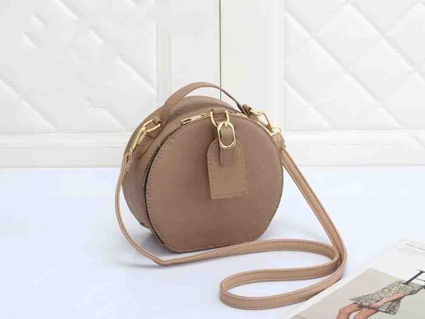 luxury embossing mini round bag vintage real leather bag premium camera classic handbag designer women's men's purse famous handba
luxury embossing mini round bag vintage real leather bag premium camera classic handbag designer women's men's purse famous handba