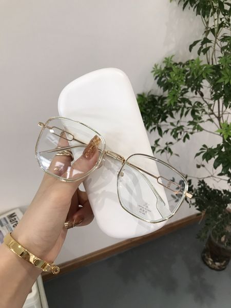 new high-profile figure anti-blue light gold capsules glasses frame ultra light and stylish large frame thin face myopia men and women, Silver
new high-profile figure anti-blue light gold capsules glasses frame ultra light and stylish large frame thin face myopia men and women, Silver