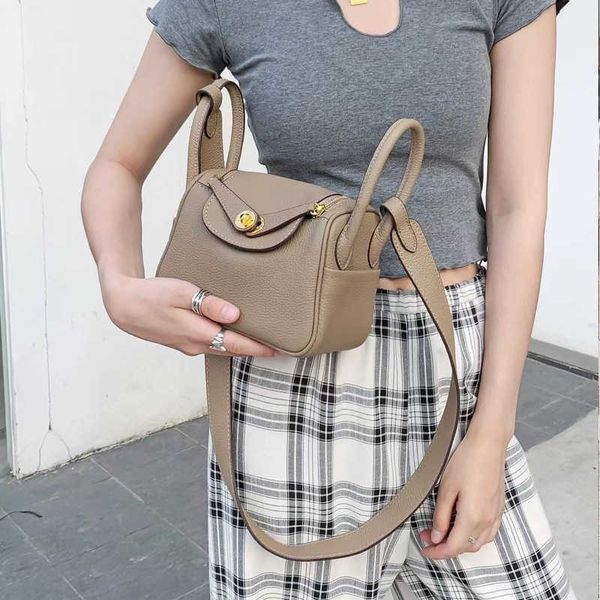 new original designer luxury bags lindys bag mini pillow cover cowhide togo leather women's one-shoulder messenger doctor's qjd6 h
new original designer luxury bags lindys bag mini pillow cover cowhide togo leather women's one-shoulder messenger doctor's qjd6 h