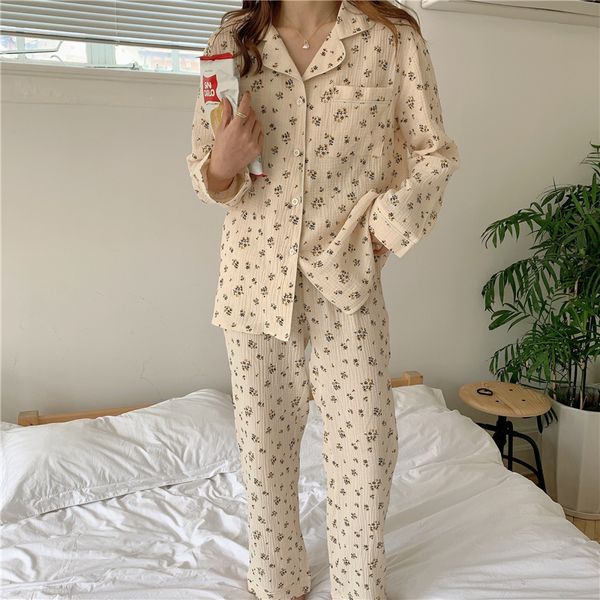 women's sleepwear autumn winter crepe cotton two piece set sleepwear women pajamas set long sleeve shirts pants home set floral print v, Black;red
women's sleepwear autumn winter crepe cotton two piece set sleepwear women pajamas set long sleeve shirts pants home set floral print v, Black;red