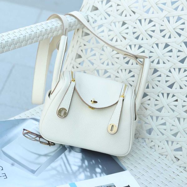 2023 brand designer bags original new mini lindys bag cow leather doctor's women's fashion one shoulder diagonal cross portable pi
2023 brand designer bags original new mini lindys bag cow leather doctor's women's fashion one shoulder diagonal cross portable pi