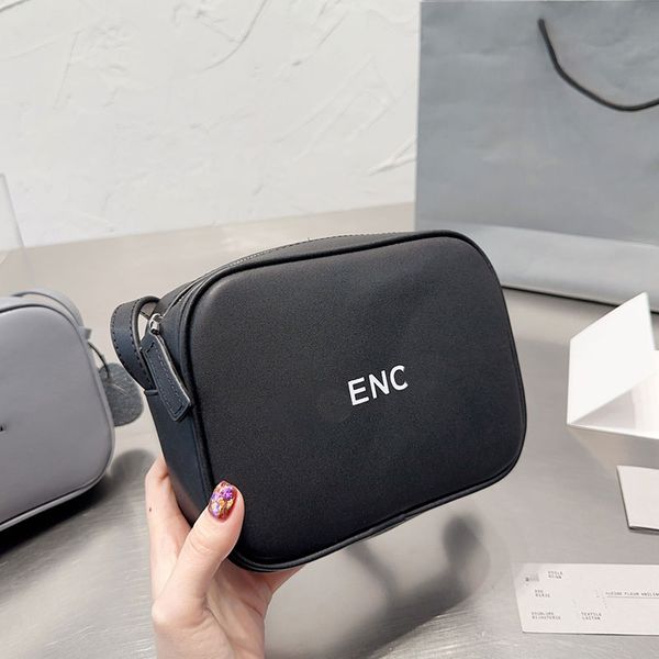 designer luggage messenger bag men women camera bag purse shoulder vogue handbags outdoor weekend bags anime pack 19cm
designer luggage messenger bag men women camera bag purse shoulder vogue handbags outdoor weekend bags anime pack 19cm