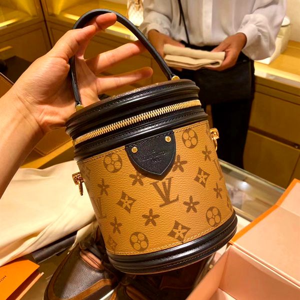 m43986 fashion women shoulder bags pu leather brand letter louise viuton brown flowers messenger bag purse ladies vutton cannes handbags tot
m43986 fashion women shoulder bags pu leather brand letter louise viuton brown flowers messenger bag purse ladies vutton cannes handbags tot