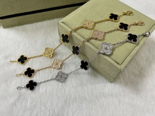 luxury v brand clover designer charm bracelet black stone diamond shining crystal sweet flower 15mm 4 leaf love bracelets party jewelry gift, Golden;silver
luxury v brand clover designer charm bracelet black stone diamond shining crystal sweet flower 15mm 4 leaf love bracelets party jewelry gift, Golden;silver