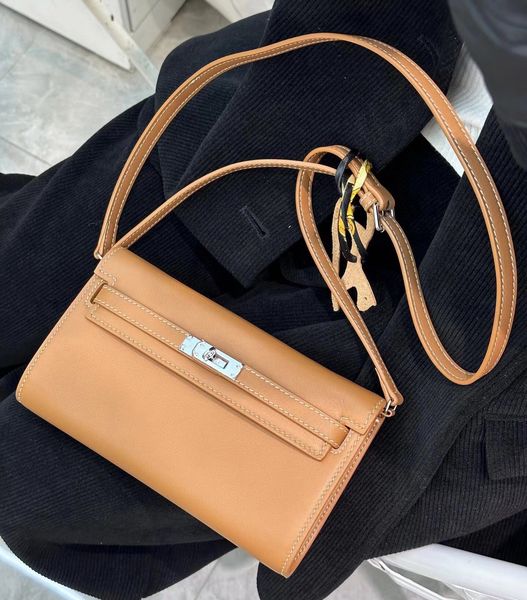 100% genuine leather women's bag 2023 popular fanny pouch wallet clutch high-end classic simple shoulder purses bag crossbody bags 21cm
100% genuine leather women's bag 2023 popular fanny pouch wallet clutch high-end classic simple shoulder purses bag crossbody bags 21cm