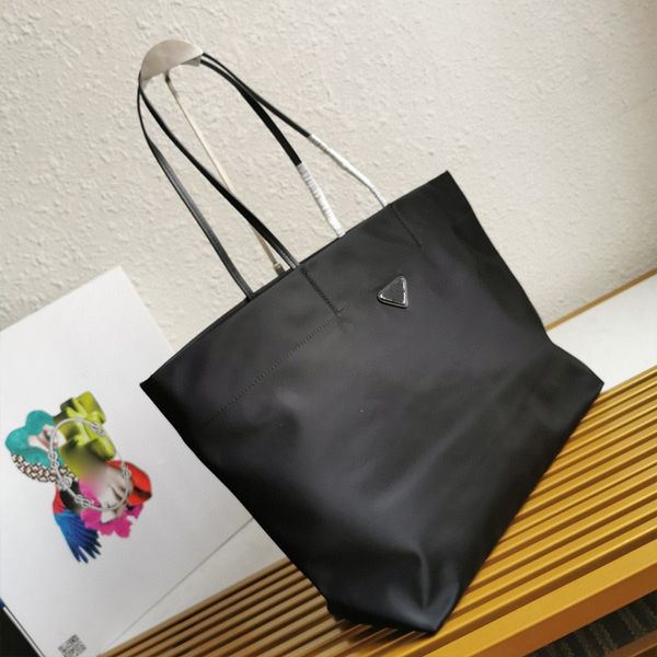 designer bag nylon waterproof shopping bag simple fashion handbag fine print crossbody bag
designer bag nylon waterproof shopping bag simple fashion handbag fine print crossbody bag