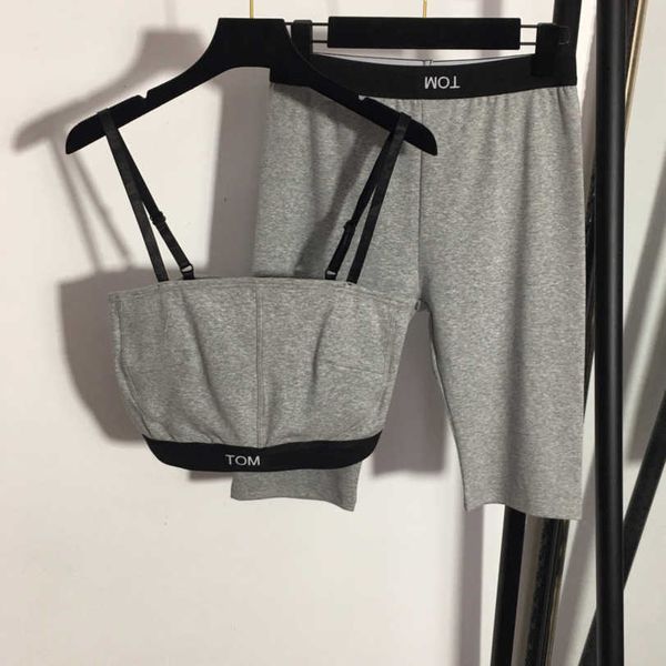 23ss women designer brand new yoga sports suit strapless suspender vest webbing elastic waist elastic five points leggings shorts womens clo, Gray
23ss women designer brand new yoga sports suit strapless suspender vest webbing elastic waist elastic five points leggings shorts womens clo, Gray