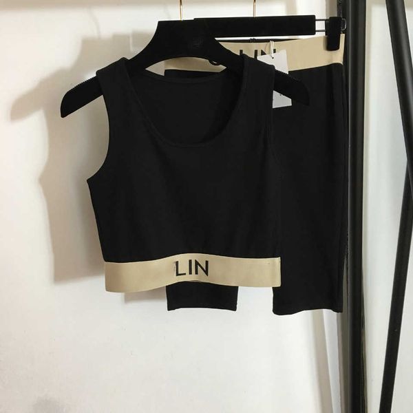 23ss designer women brand new yoga clothes sports suit letter webbing waist small vest stretch slim five point shorts leggings womens clothi, Gray
23ss designer women brand new yoga clothes sports suit letter webbing waist small vest stretch slim five point shorts leggings womens clothi, Gray