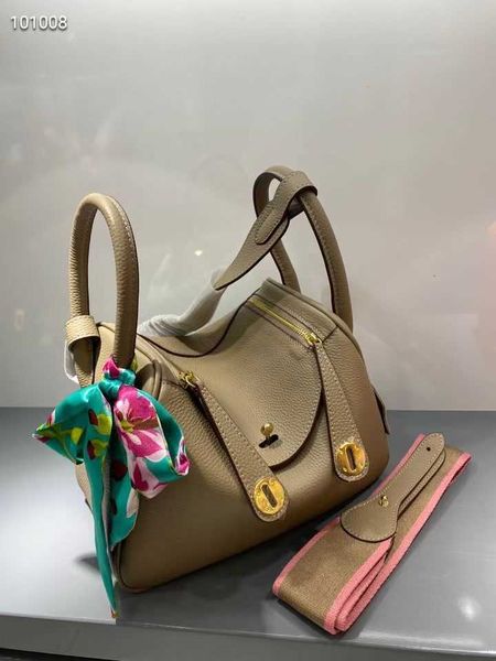 designer luxury bags 2021 original new lychee lindys bag mini leather women's doctor's hand one shoulder portable pillow gsqw
designer luxury bags 2021 original new lychee lindys bag mini leather women's doctor's hand one shoulder portable pillow gsqw