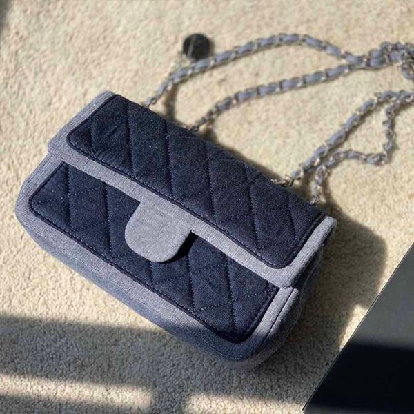 denim color blocking gold coin badge flip bag silver tone metal diagonal shoulder chain large capacity womens designer luxury handbag outdoo
denim color blocking gold coin badge flip bag silver tone metal diagonal shoulder chain large capacity womens designer luxury handbag outdoo