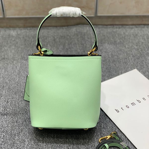 designer's vintage solid color cross grain cow leather bucket bag women's new fashion handbag large capacity multi-function messen
designer's vintage solid color cross grain cow leather bucket bag women's new fashion handbag large capacity multi-function messen