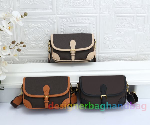 women designer baguette shoulder bags diane handbag pink wide jacquard strap cross body bag flower flap canvas genuine leather lady purses m
women designer baguette shoulder bags diane handbag pink wide jacquard strap cross body bag flower flap canvas genuine leather lady purses m