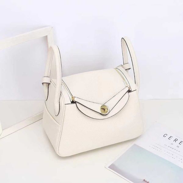 designer luxury bags 2023 original new large-capacity underarm bag lindys doctor leather pillow one-shoulder portable medicine 2il0
designer luxury bags 2023 original new large-capacity underarm bag lindys doctor leather pillow one-shoulder portable medicine 2il0