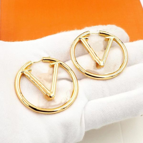 v designer earrings fashion gold hoop earrings for women lady party earring new wedding lovers gift engagement jewelry for bride luxury earr, Golden;silver
v designer earrings fashion gold hoop earrings for women lady party earring new wedding lovers gift engagement jewelry for bride luxury earr, Golden;silver