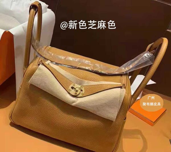 2023 luxury bags original designer new lindys bag doctor high-end mini calf leather portable shoulder messenger 13 zfcr
2023 luxury bags original designer new lindys bag doctor high-end mini calf leather portable shoulder messenger 13 zfcr