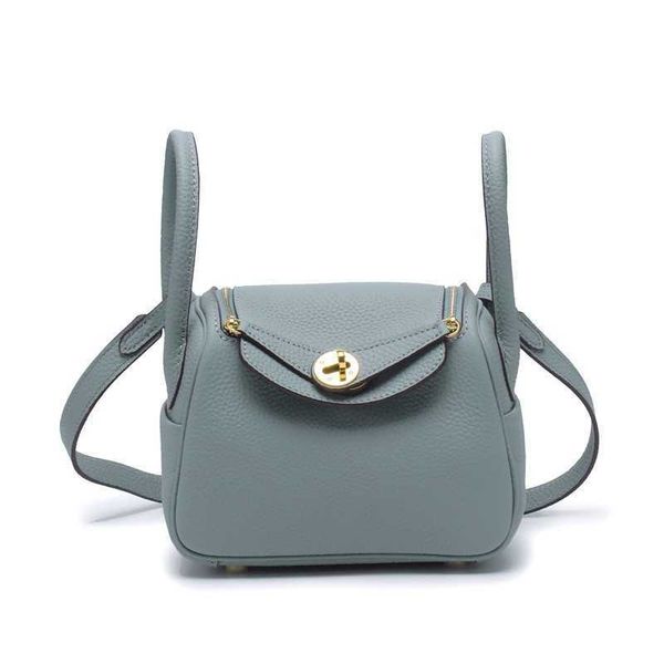 new brand designer bags original layer cow leather lychee pattern lindys bag doctor shoulder hand pillow gold buckle 25 i08p
new brand designer bags original layer cow leather lychee pattern lindys bag doctor shoulder hand pillow gold buckle 25 i08p