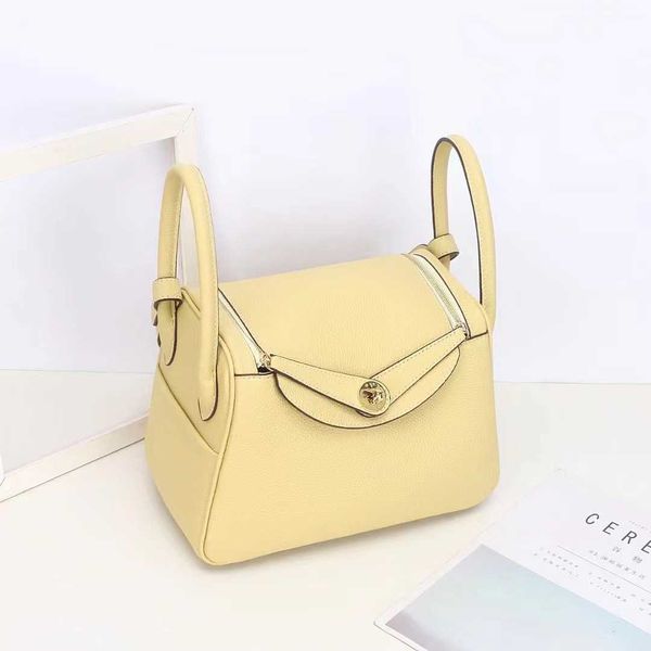 2023 luxury designer bags original new large-capacity underarm bag lindys doctor leather pillow one-shoulder portable medicine 9qfg
2023 luxury designer bags original new large-capacity underarm bag lindys doctor leather pillow one-shoulder portable medicine 9qfg