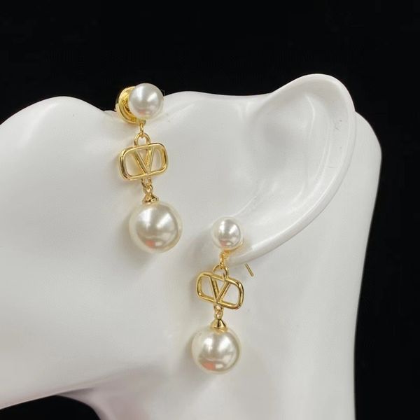 2023 pearl diamond 14k white gold large design women's earrings letter v earrings charm1886, Golden;silver
2023 pearl diamond 14k white gold large design women's earrings letter v earrings charm1886, Golden;silver