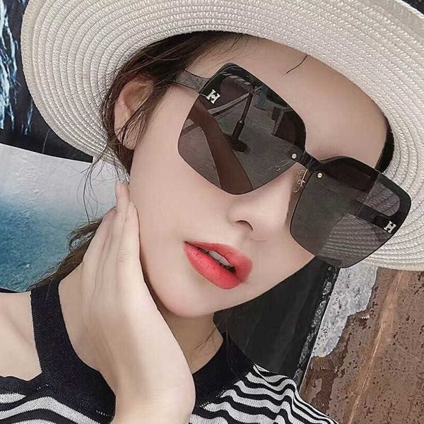 h letter net red same sunglasses square 2022 new female frameless street p xiao ma's house, White;black
h letter net red same sunglasses square 2022 new female frameless street p xiao ma's house, White;black