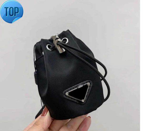 2021 new luxury women's key ring mobile phone bag women's crossbar mini bag long chain shoulder strap messenger bag drawstring cla, Silver
2021 new luxury women's key ring mobile phone bag women's crossbar mini bag long chain shoulder strap messenger bag drawstring cla, Silver
