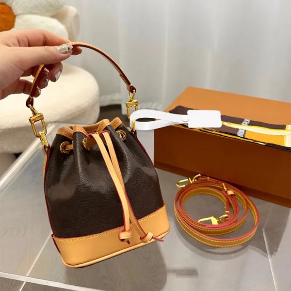 2023 new luxury designer bag women shoulder bags cylinder pu leather bucket crossbody bag casual drawstring handbags purse for travel shoppi
2023 new luxury designer bag women shoulder bags cylinder pu leather bucket crossbody bag casual drawstring handbags purse for travel shoppi