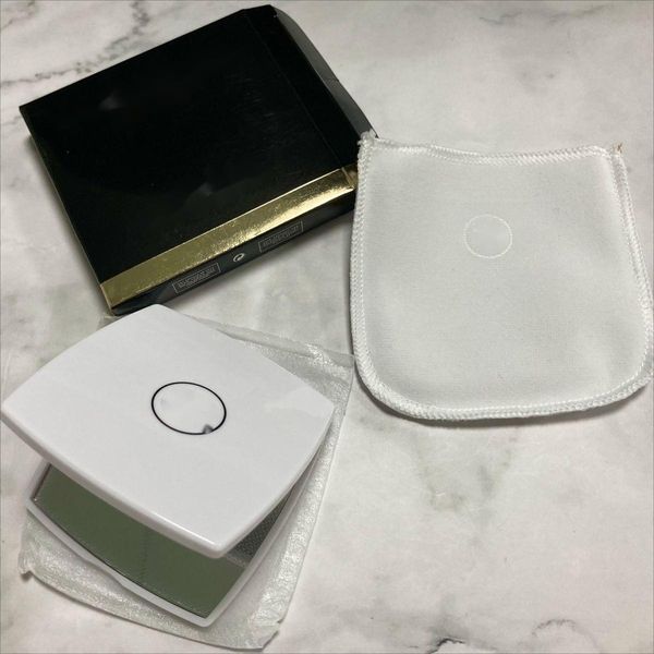 classic folding mirrors double-sided portable hd makeup magnifying mirror girl makeup mirror wholesale with flannel bags and gift boxes
classic folding mirrors double-sided portable hd makeup magnifying mirror girl makeup mirror wholesale with flannel bags and gift boxes