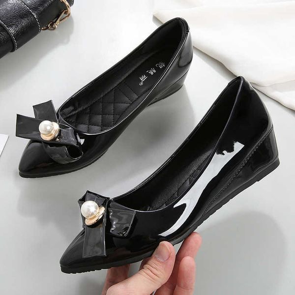 dress shoes increasing shoes height women pearl bowknot loafers femme slip on pointed toe moccasins japanned leather elevated shoes j230310, Black
dress shoes increasing shoes height women pearl bowknot loafers femme slip on pointed toe moccasins japanned leather elevated shoes j230310, Black
