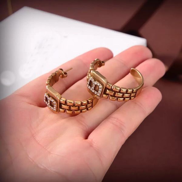 designer jewelry women earring studs new unique shaped brand b letters pendant with logo shiny non-fading chandelier earrings bbe4 --05 clas, Golden;silver
designer jewelry women earring studs new unique shaped brand b letters pendant with logo shiny non-fading chandelier earrings bbe4 --05 clas, Golden;silver