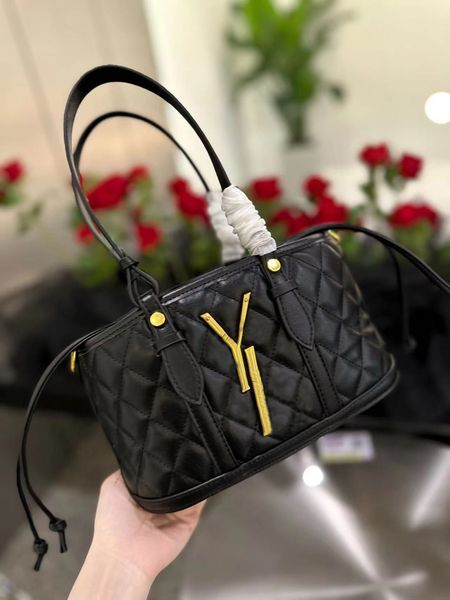 spring 2023 early spring holiday handbag designer bag travel bag future fashion in science fiction film
spring 2023 early spring holiday handbag designer bag travel bag future fashion in science fiction film